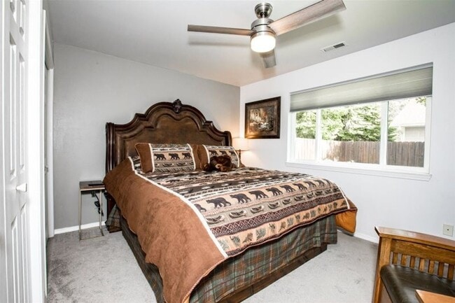 Building Photo - 2 bedroom Townhome close to Whitefish Lake Golf Course