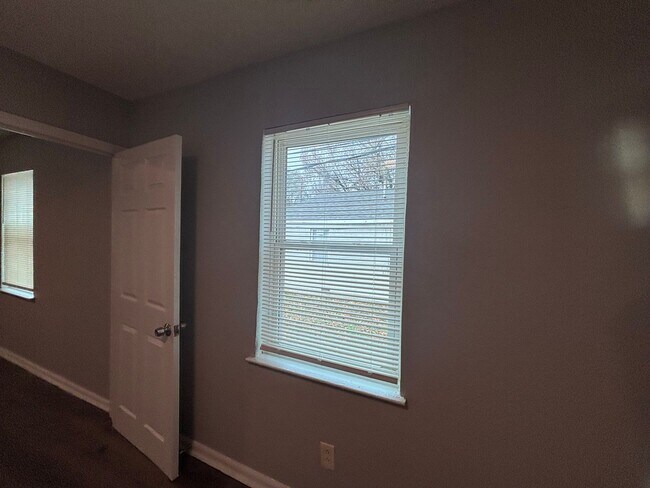 Building Photo - 3034-3036 Sinclair St