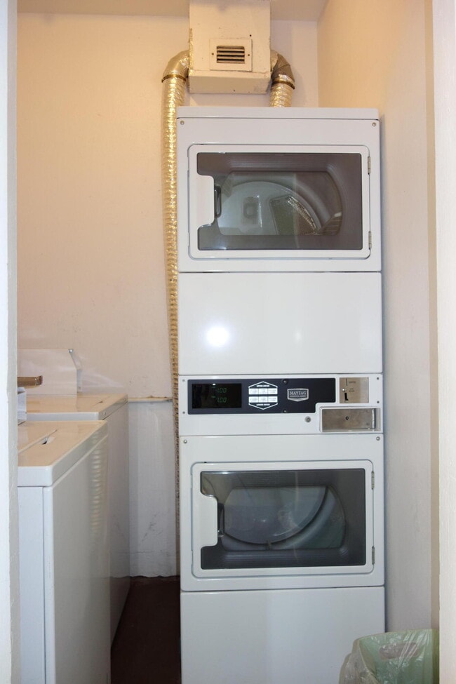 Building Photo - 2020 Terra Mar Dr