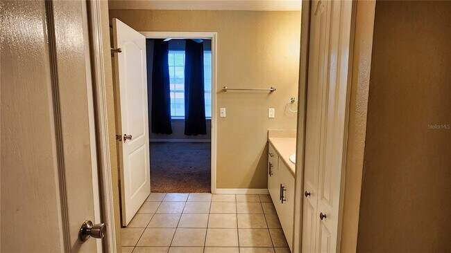 Building Photo - 4170 Central Sarasota Pkwy