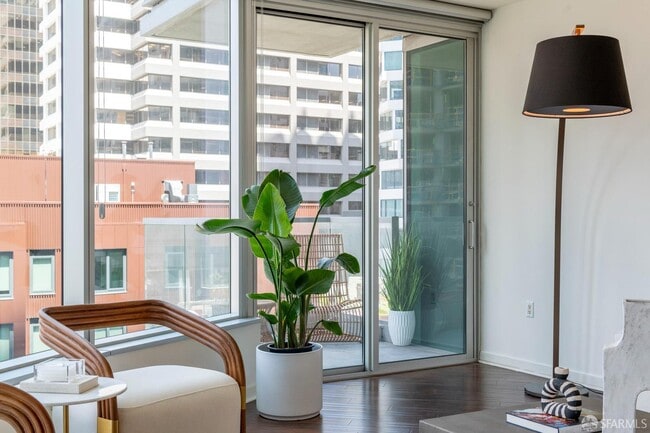 Building Photo - 301 Main St