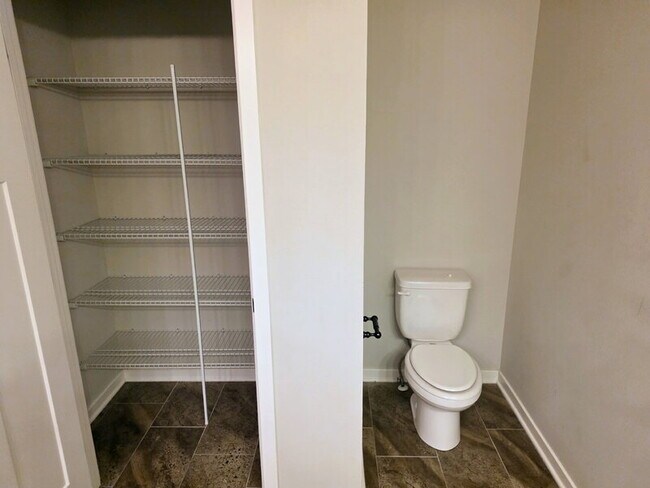 Building Photo - 5555 S Prairie View Dr