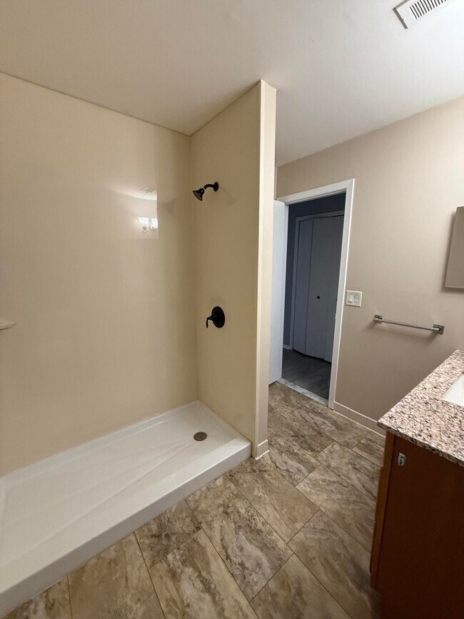 Building Photo - 7708 Manor Cir