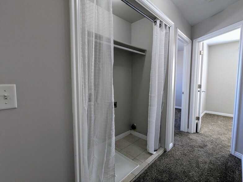 Building Photo - 2785 W 5525 S