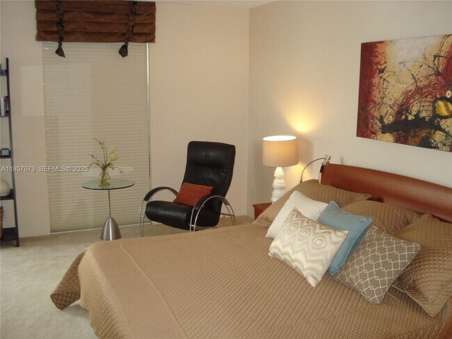 Building Photo - 3600 Yacht Club Dr