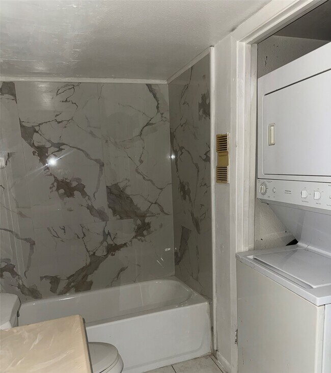 Building Photo - 8519 Hearth Dr