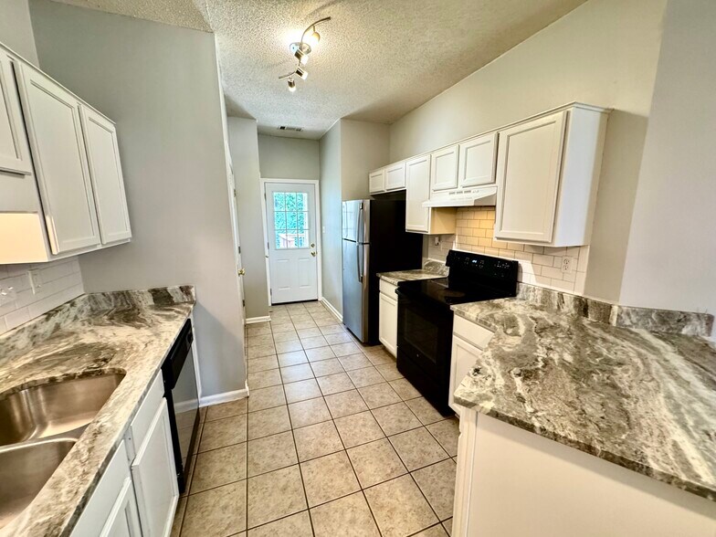 Building Photo - 1217 Brady Hollow Ln