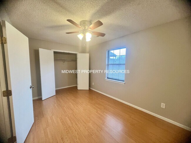 Building Photo - Beautiful 2 Bedroom Townhome with Updated Kitchen