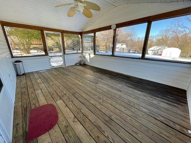 Building Photo - Adorable 2 Bedroom in Eden