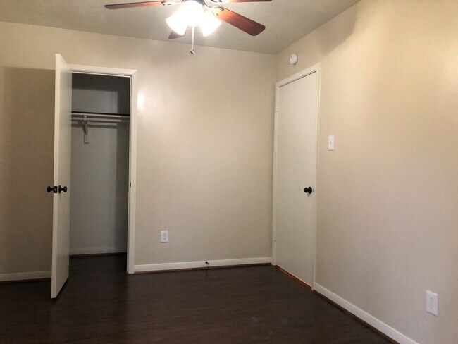 Building Photo - 615SB