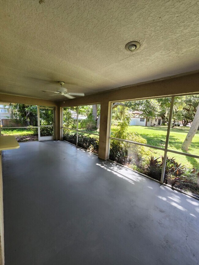 Building Photo - 2950 Rock Creek Dr