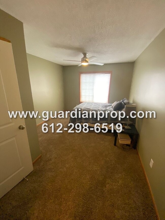Building Photo - Lino Lakes Townhouse Available June 1, Open Floor Plan, Vaulted Ceilings, Fireplace, Loft, 2 Car ...