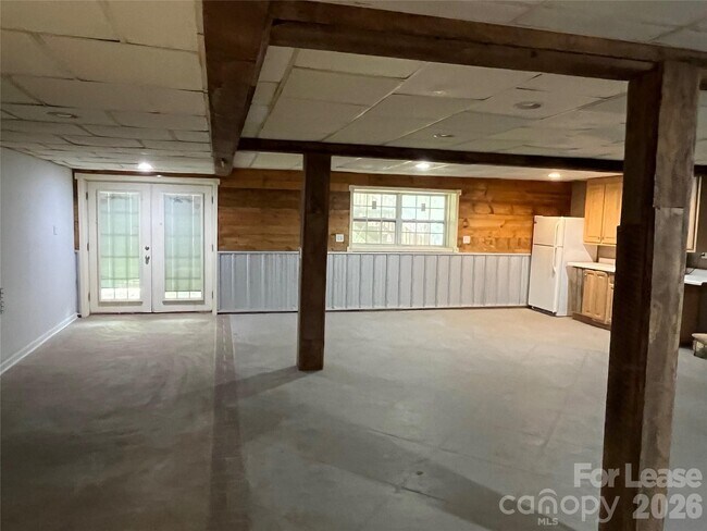Building Photo - 8737 Whippoorwill Dr