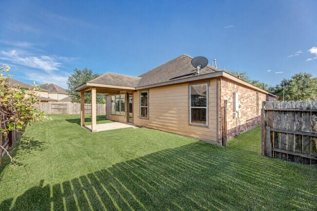 Building Photo - 26306 Julia Manor Dr