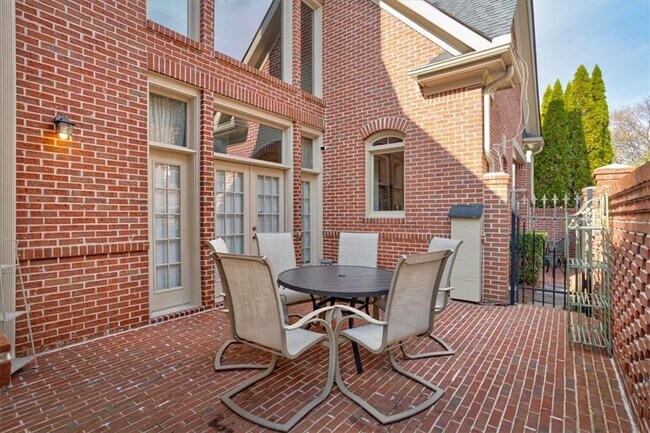 Building Photo - 5962 Spalding Park Pl