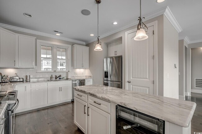 Building Photo - 455 Harbour View Dr