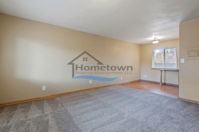 Building Photo - Beautiful 2 bedroom 1 bath Duplex in Hayden!