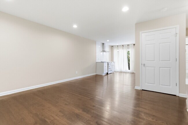Building Photo - Plaza Midwood/Noda Duplex Property