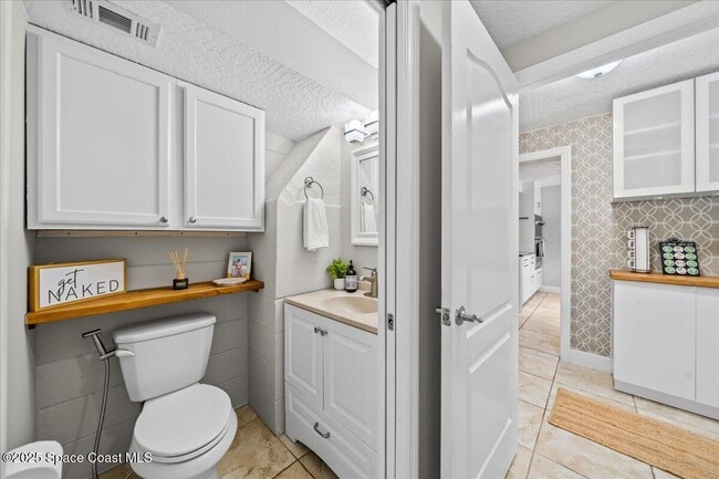 Building Photo - 711 Unity Dr