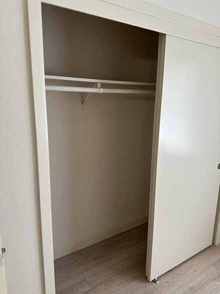 Building Photo - 1405 Oak Grove Ave