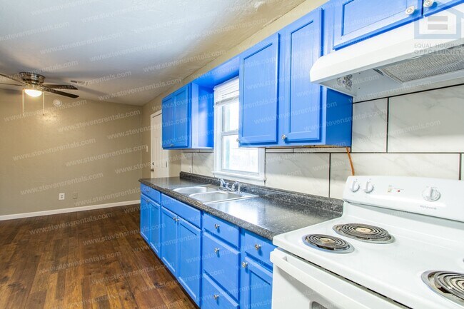 Building Photo - 2206 NW 19th St