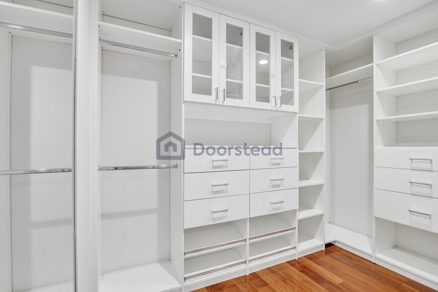 Building Photo - 505 Hiller St