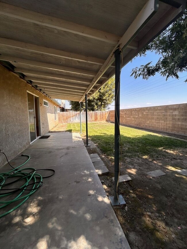 Building Photo - Beautiful home for rent in Visalia!