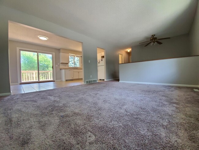 Building Photo - 627 36th St SW