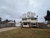 Building Photo - COMING SOON! Charming 3 Bedroom Home near ...