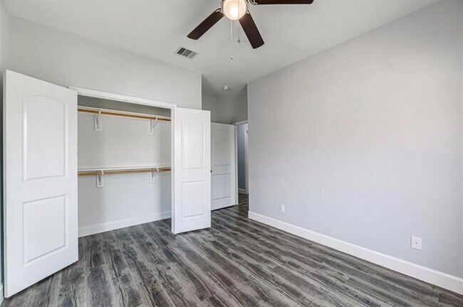 Building Photo - 8204 Moon Beam St