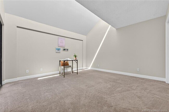 Building Photo - 1100 SE Mitchell Ave