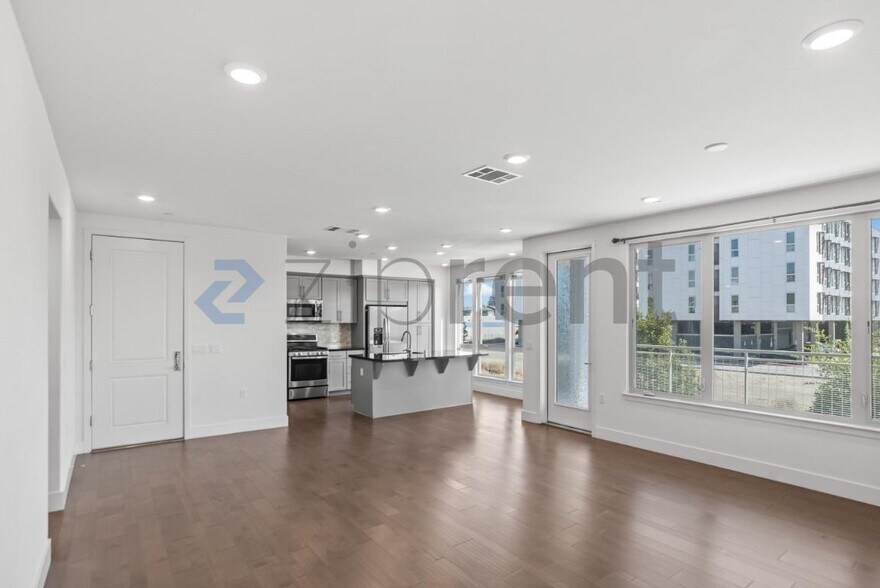 Building Photo - Unit 20
