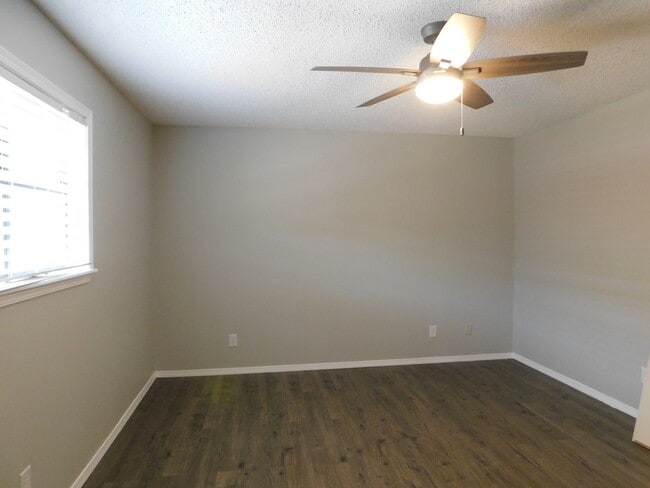 Building Photo - Spacious 2 Bed 2 Bathroom Duplex