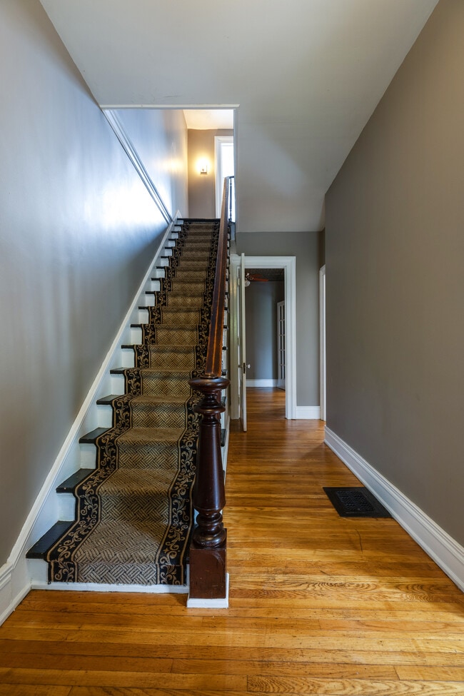 Building Photo - 355 W Clinton St