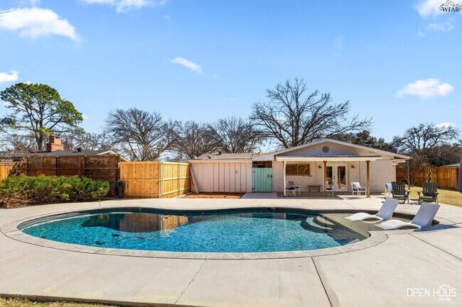 Building Photo - 3512 Juniper Ln