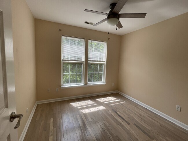 Building Photo - 1508 Parks Ave