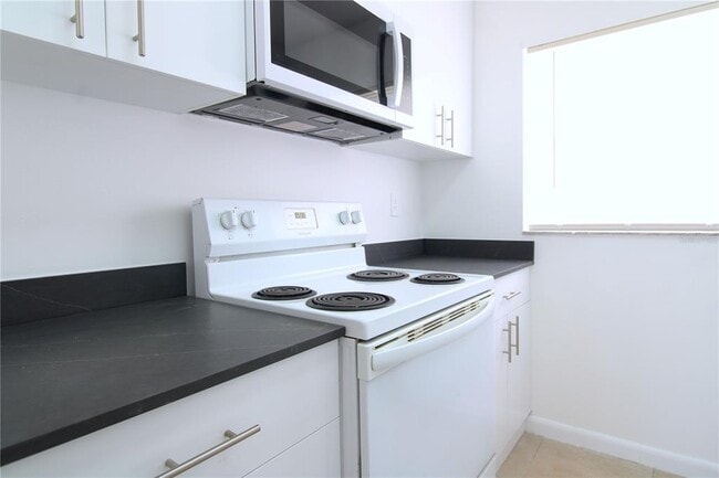 Building Photo - 1926 Honour Rd