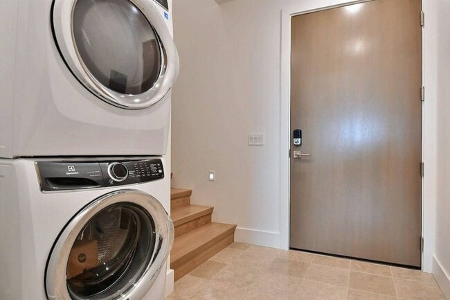 Building Photo - 2752 W High Mountain Rd