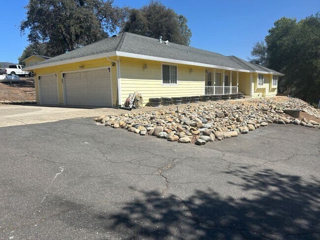 Building Photo - 10475 Gusano Way