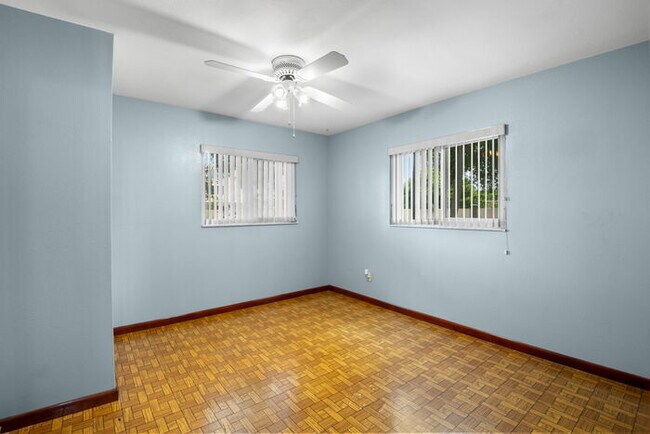 Building Photo - Home For Rent in St Petersburg!