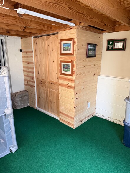 Building Photo - 33 Church Rd