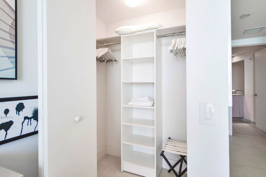 Building Photo - 4111 S Ocean Dr