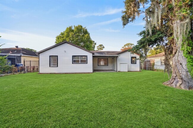 Building Photo - 7315 Marilyn Ln
