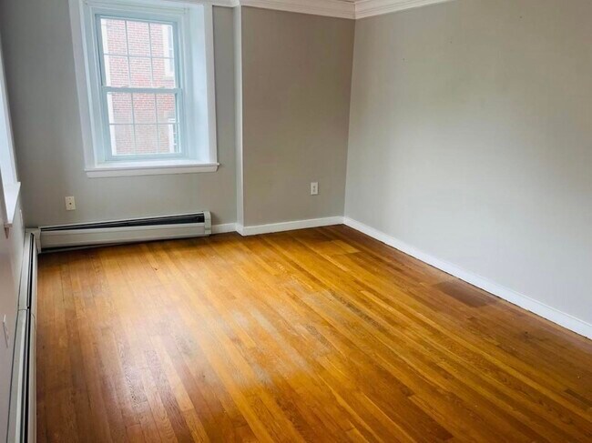 Building Photo - 413 2nd St