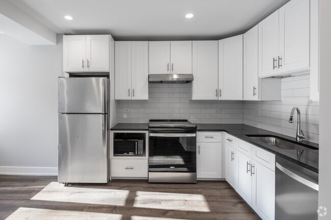 Studio, 1BA - 460SF - Kitchen - 1710 W Lunt