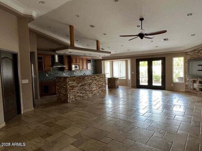 Building Photo - 1024 W Starward Ct