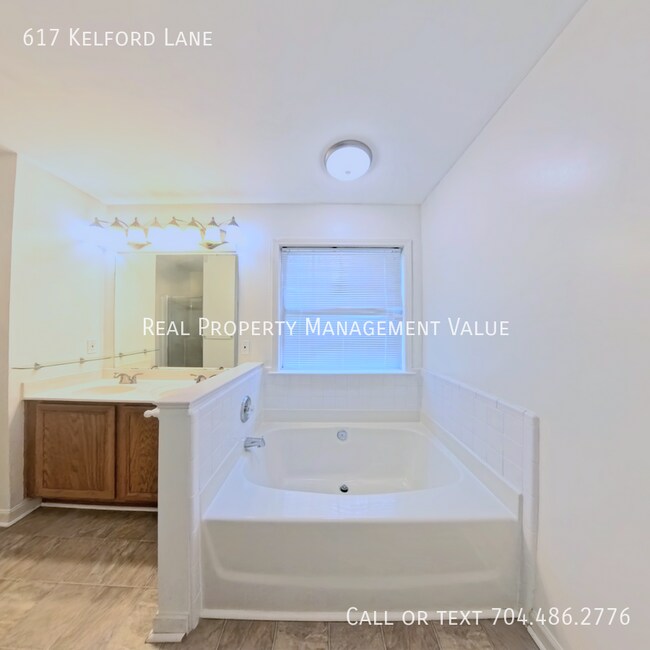 Building Photo - 617 Kelford Ln