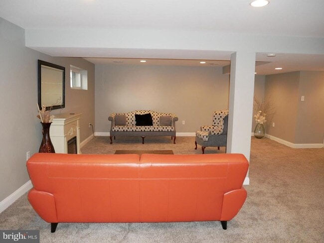 Building Photo - 1805 Arcola Ave