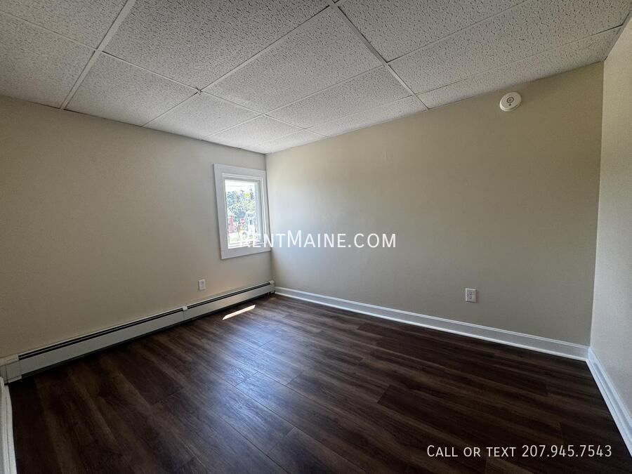 Building Photo - 114 Riverside Dr
