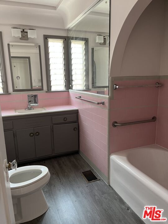 Building Photo - 4238 Sutro Ave